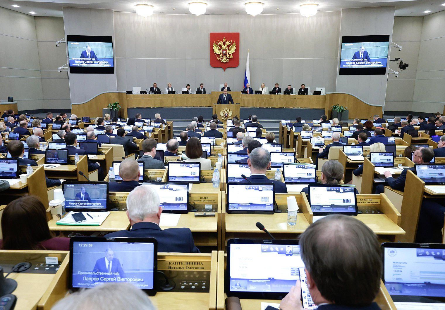 В РФ введен критерий оседлости при выплатах пособия многодетным семьям