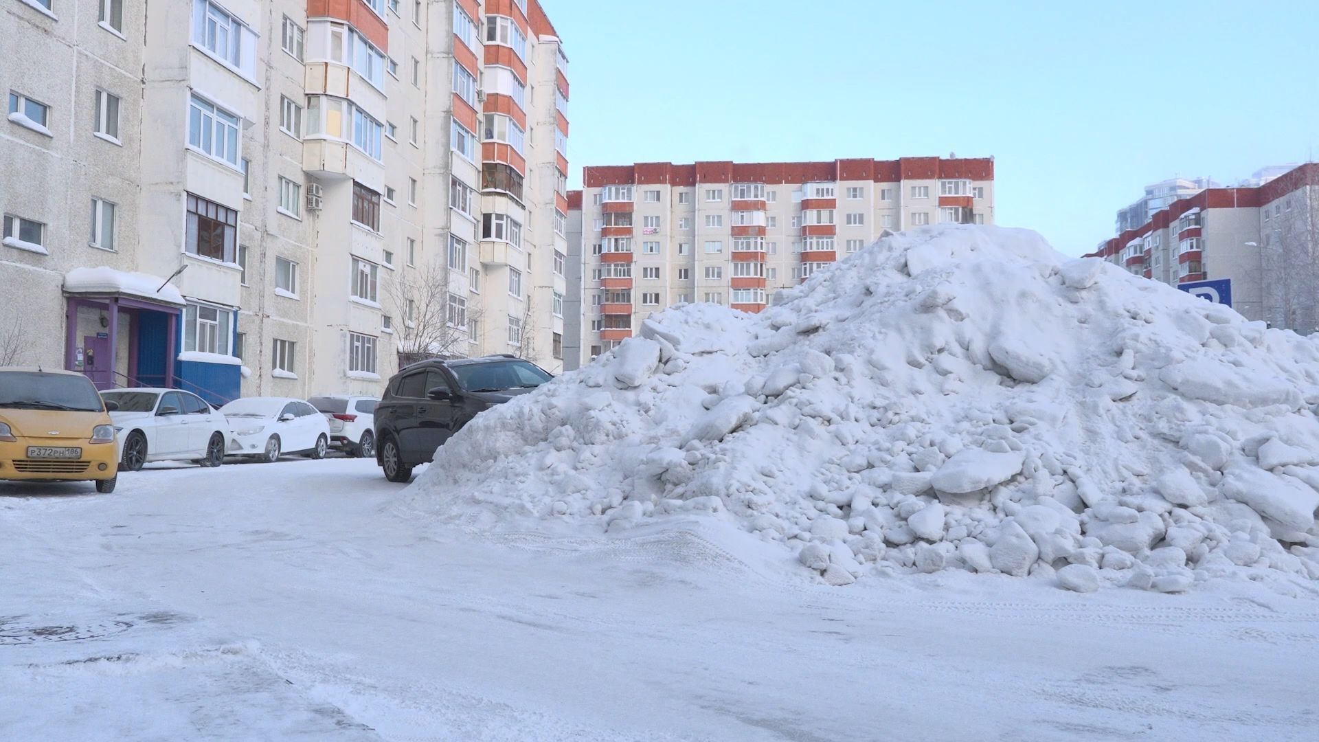 Власти Сургута взяли на контроль работу УК «Запад»